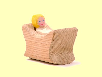 Kind in Wiege Ostheimer - Normalbild