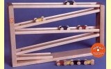 Laufbahn mit 4 bunten Autos